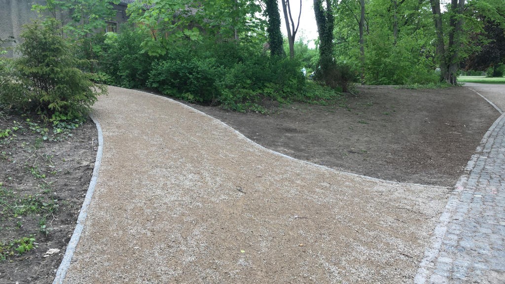 Wassergebundene Wegedecke in Berlin | GPS Berlin - Wege und Plätze im Gartenbau