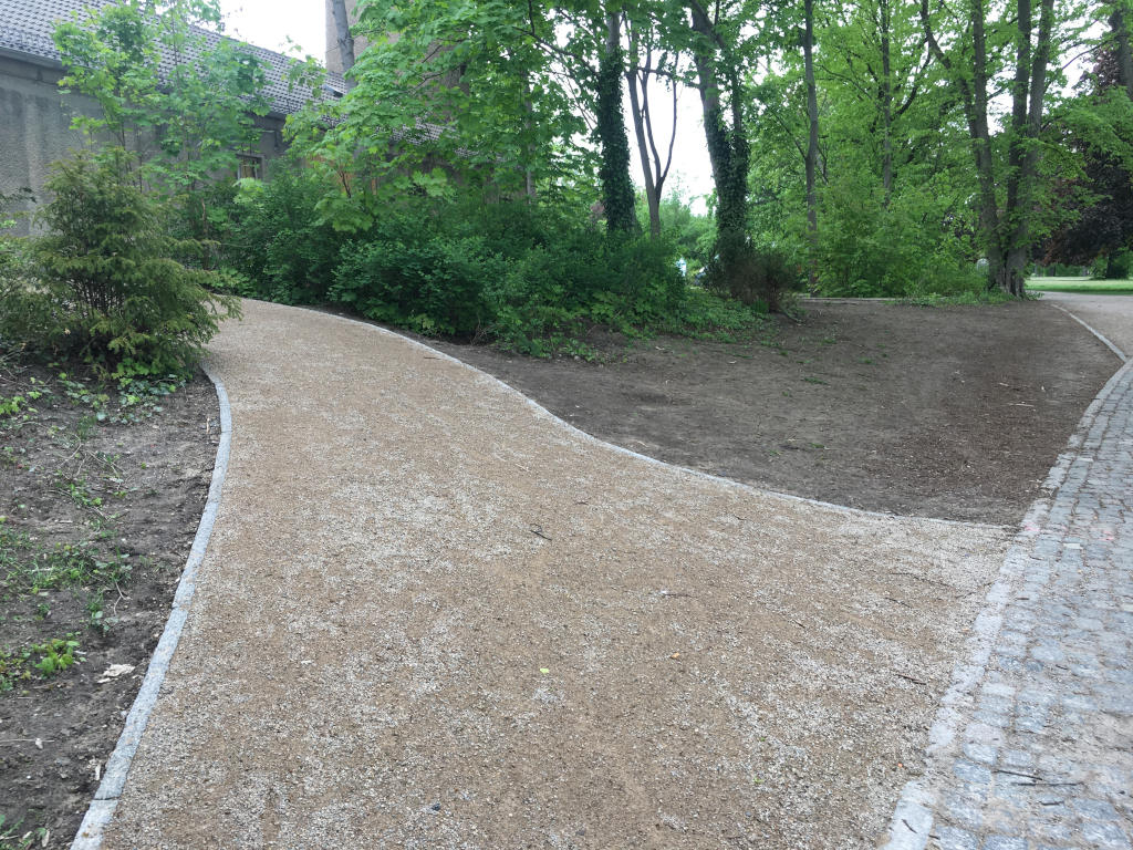 Wassergebundene Wegedecke in Berlin | GPS Berlin - Wege und Plätze im Gartenbau